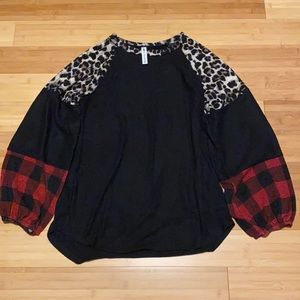 ❤️🖤 Buffalo Plaid Leopard Accent Balloon Sleeve Top
